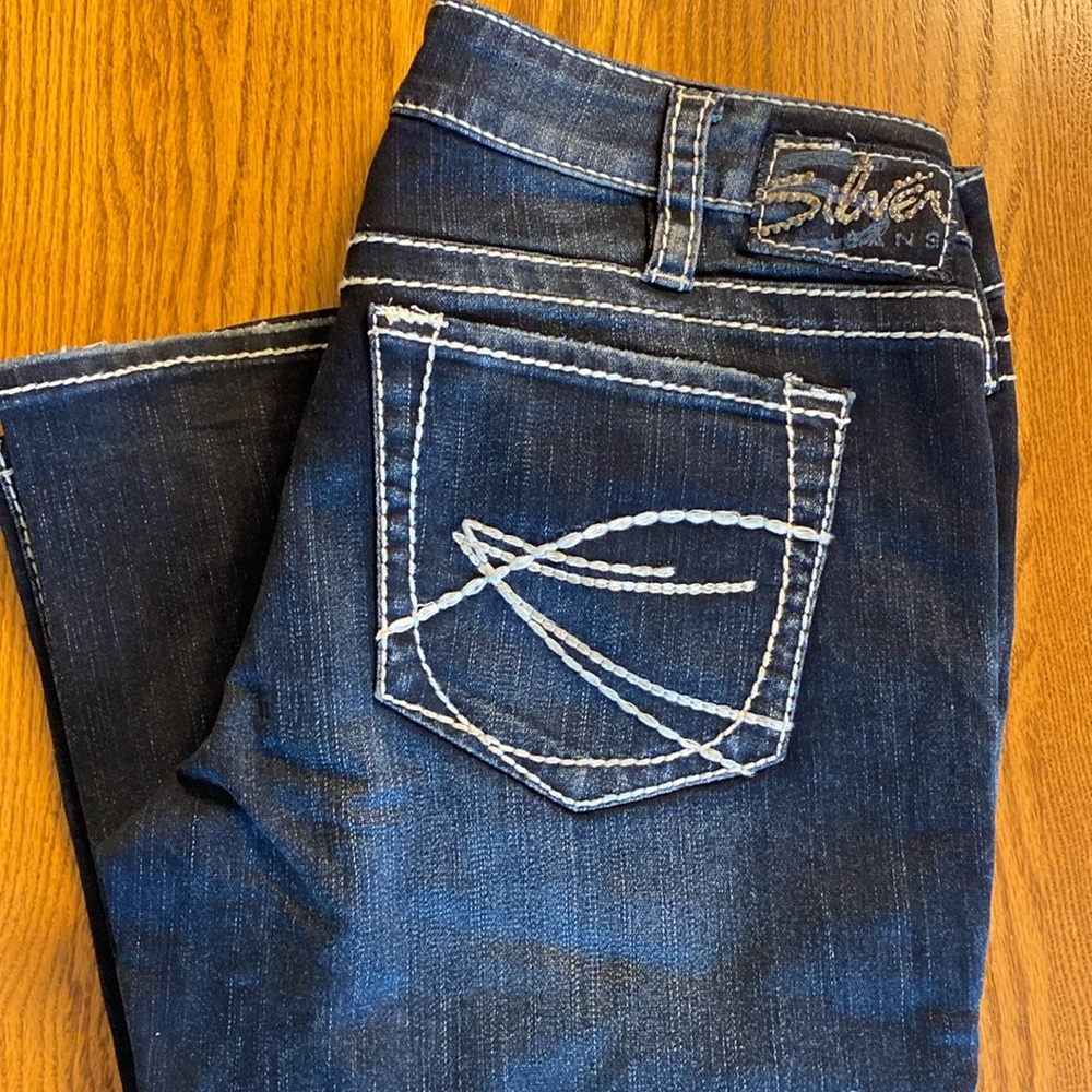 LIKE NEW SILVER AIKO BOOTCUT JEANS.  30 WAIST/35 L.